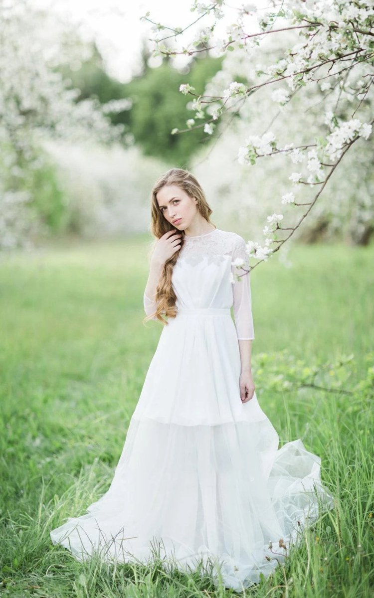 3/4-Sleeve Lace Appliques Button Back A-line Tulle Wedding Dresses