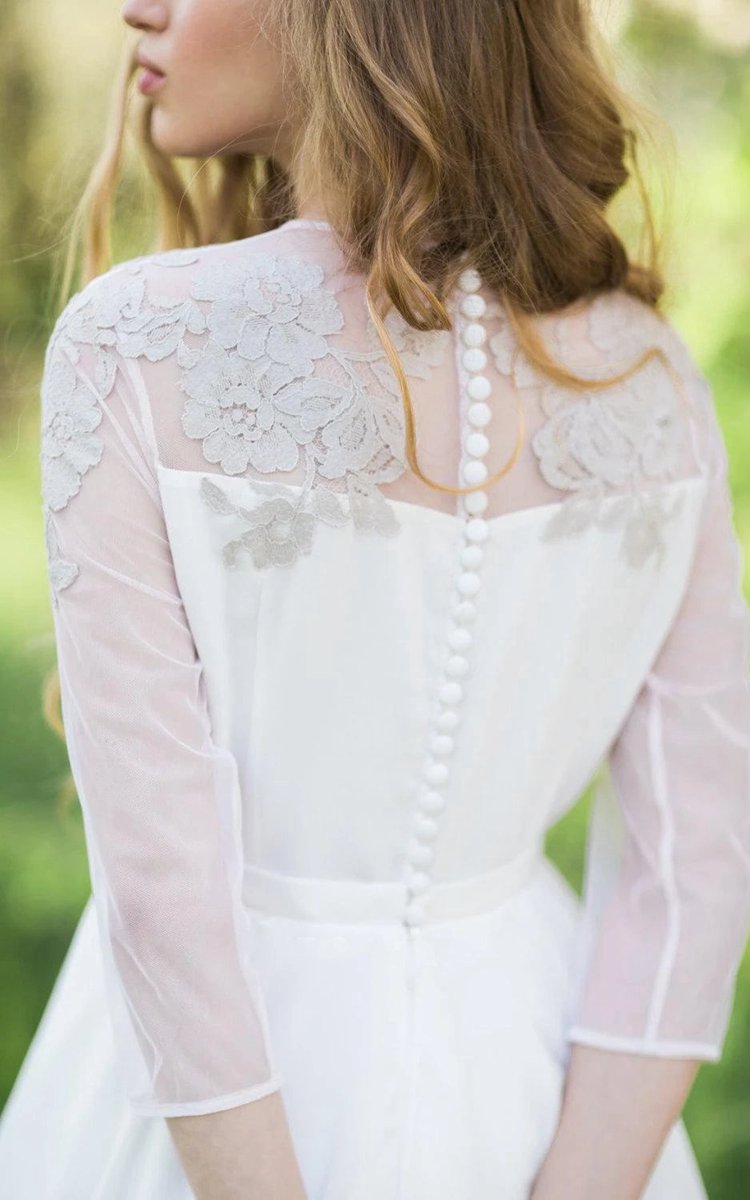 3/4-Sleeve Lace Appliques Button Back A-line Tulle Wedding Dresses