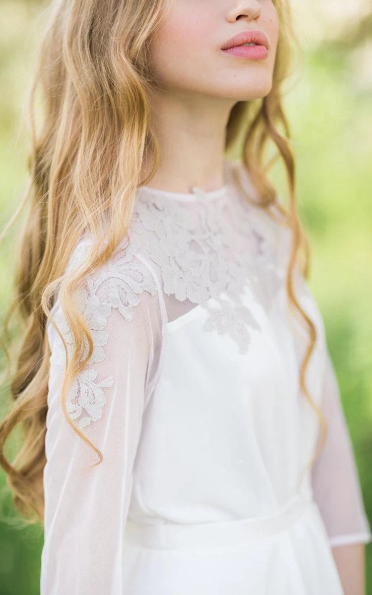 3/4-Sleeve Lace Appliques Button Back A-line Tulle Wedding Dresses