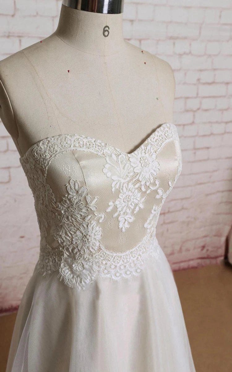 Sweetheart A-line Tulle Lace Appliques Sleeveless Wedding Dresses