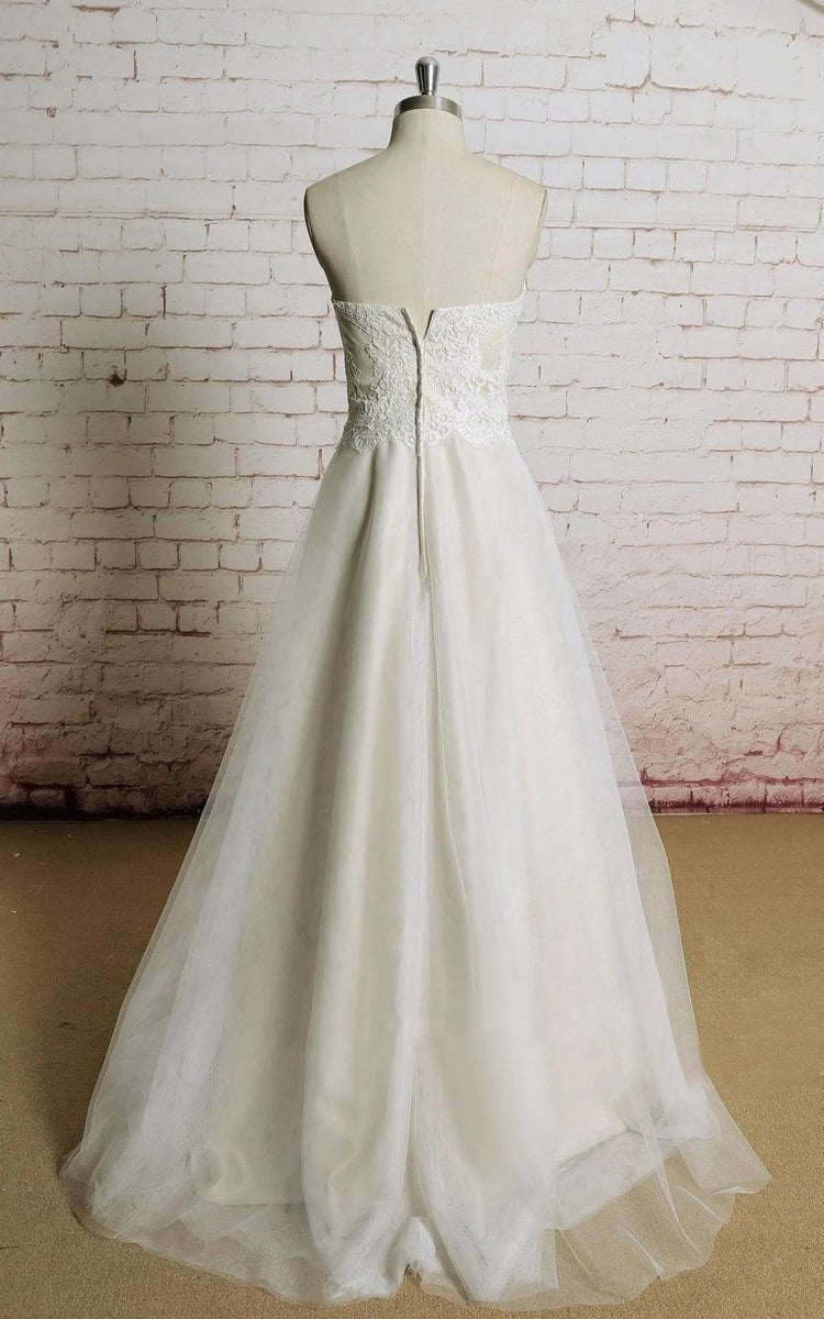 Sweetheart A-line Tulle Lace Appliques Sleeveless Wedding Dresses