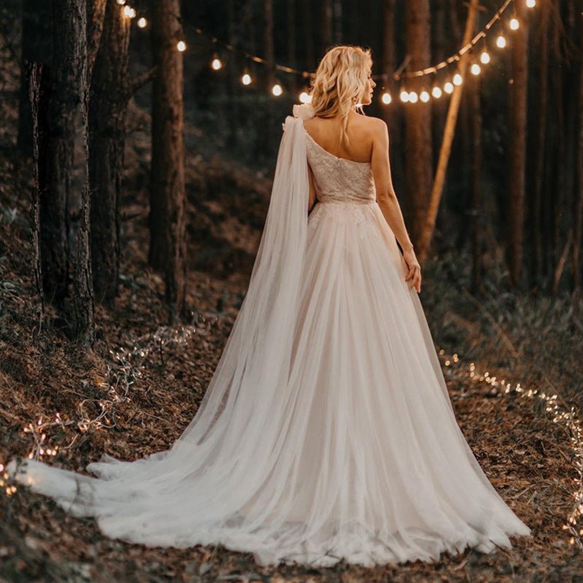 One Shoulder A-line Tulle Sleeveless Zipper Lace Wedding Dresses with Shawl