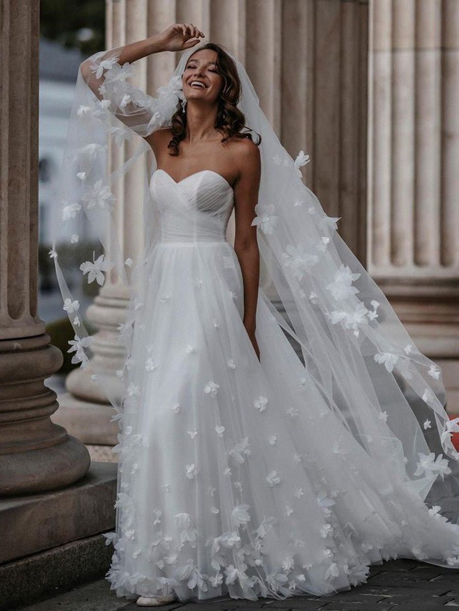 Romantic A-line Sweetheart Sleeveless Tulle Modest Floral Wedding Dresses