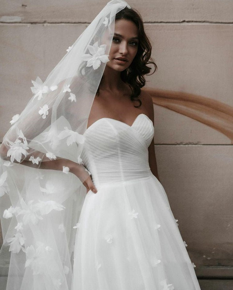 Romantic A-line Sweetheart Sleeveless Tulle Modest Floral Wedding Dresses