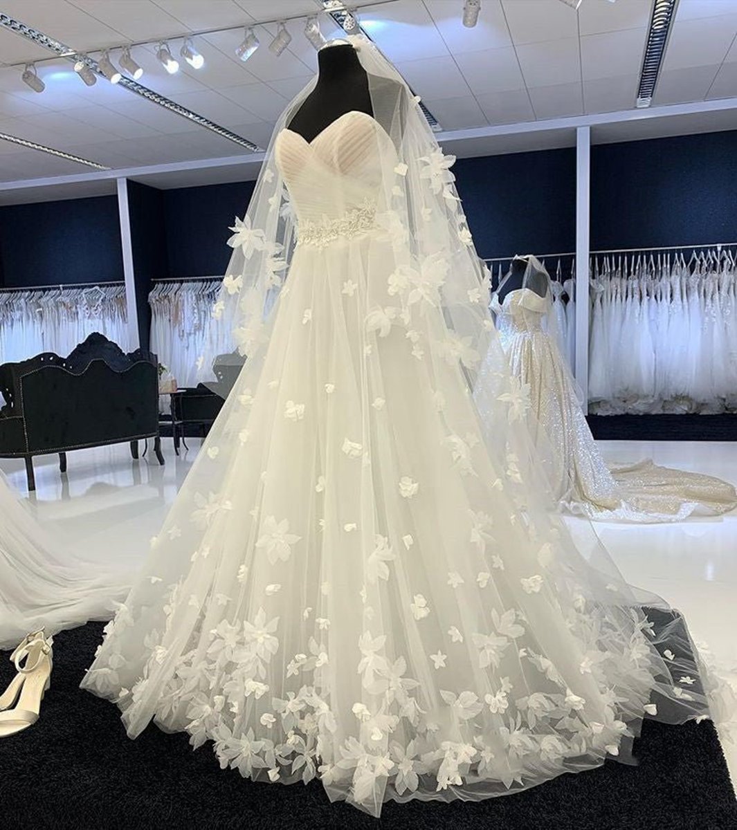 Romantic A-line Sweetheart Sleeveless Tulle Modest Floral Wedding Dresses