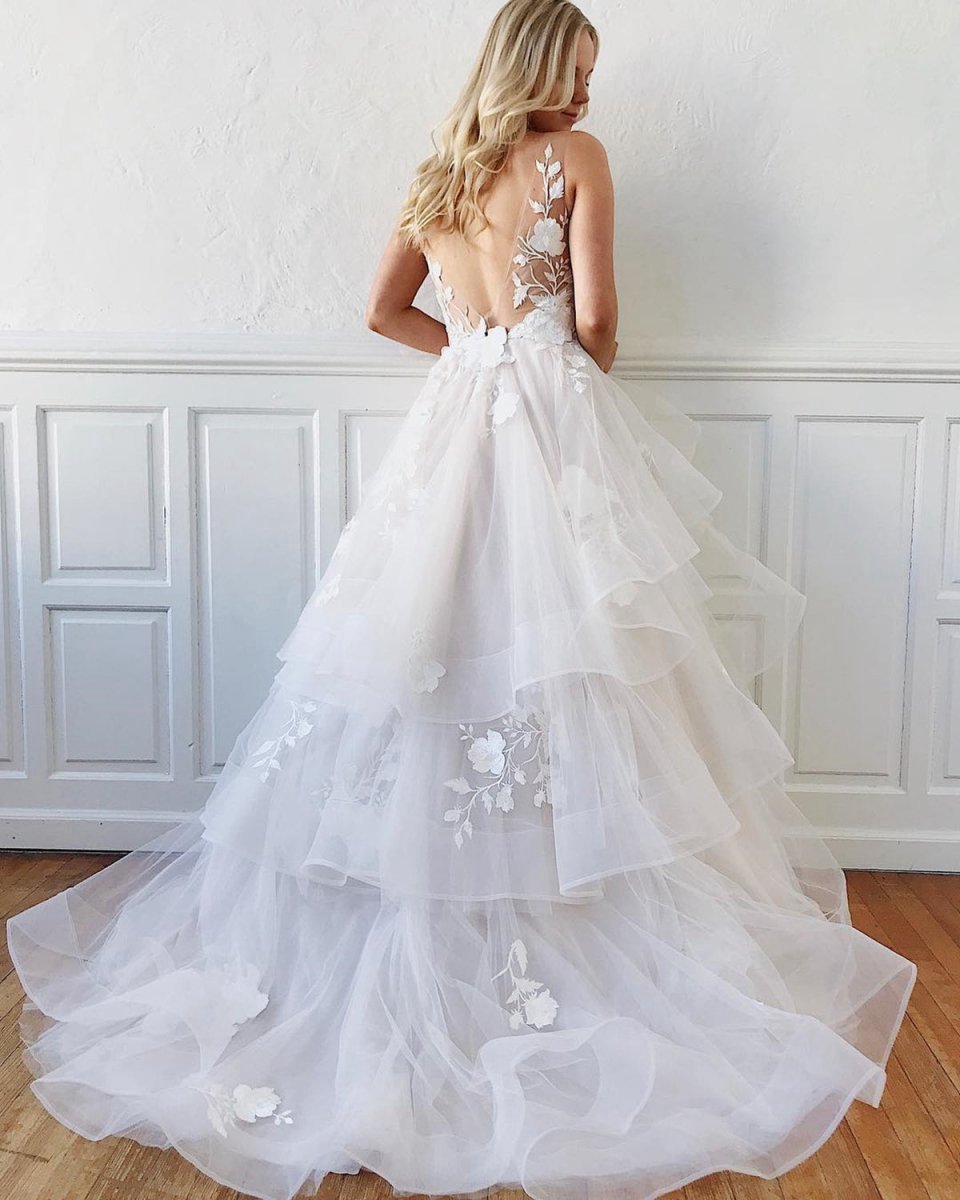 Sleeveless A-line V Neck Backless Floral Lace Appliques Wedding Dresses
