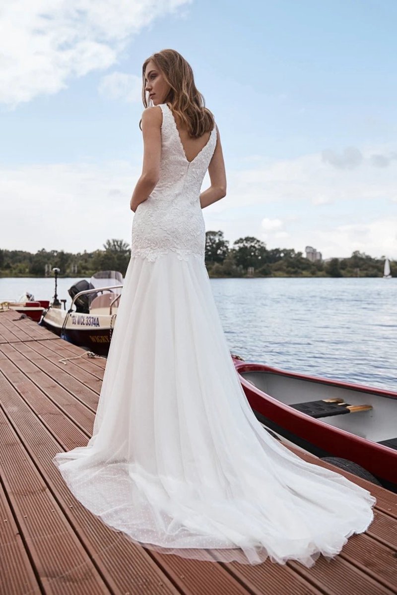 Dreaming Lace and Tulle Wedding Dresses with Court Train