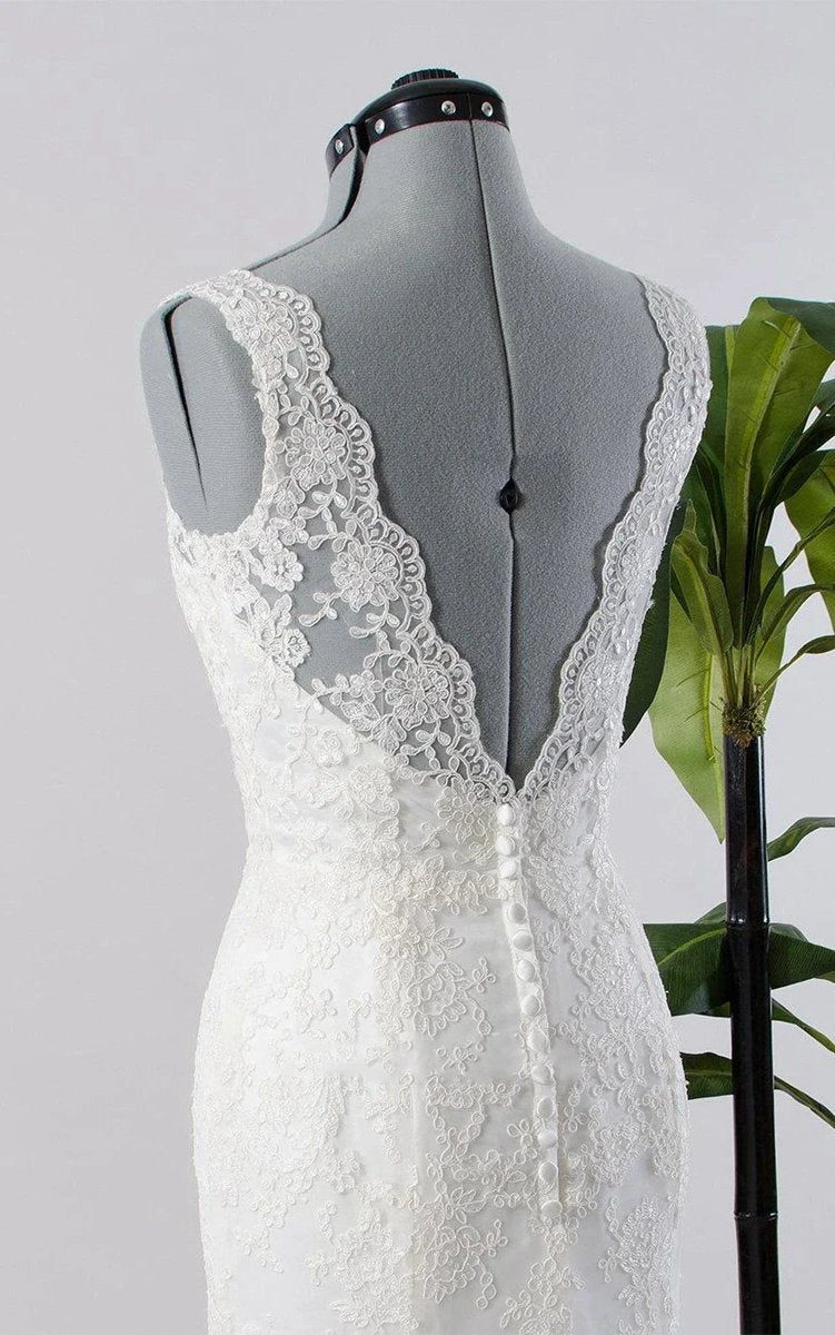 Mermaid Sleeveless Lace Appliques Backless Wedding Dresses with Sash