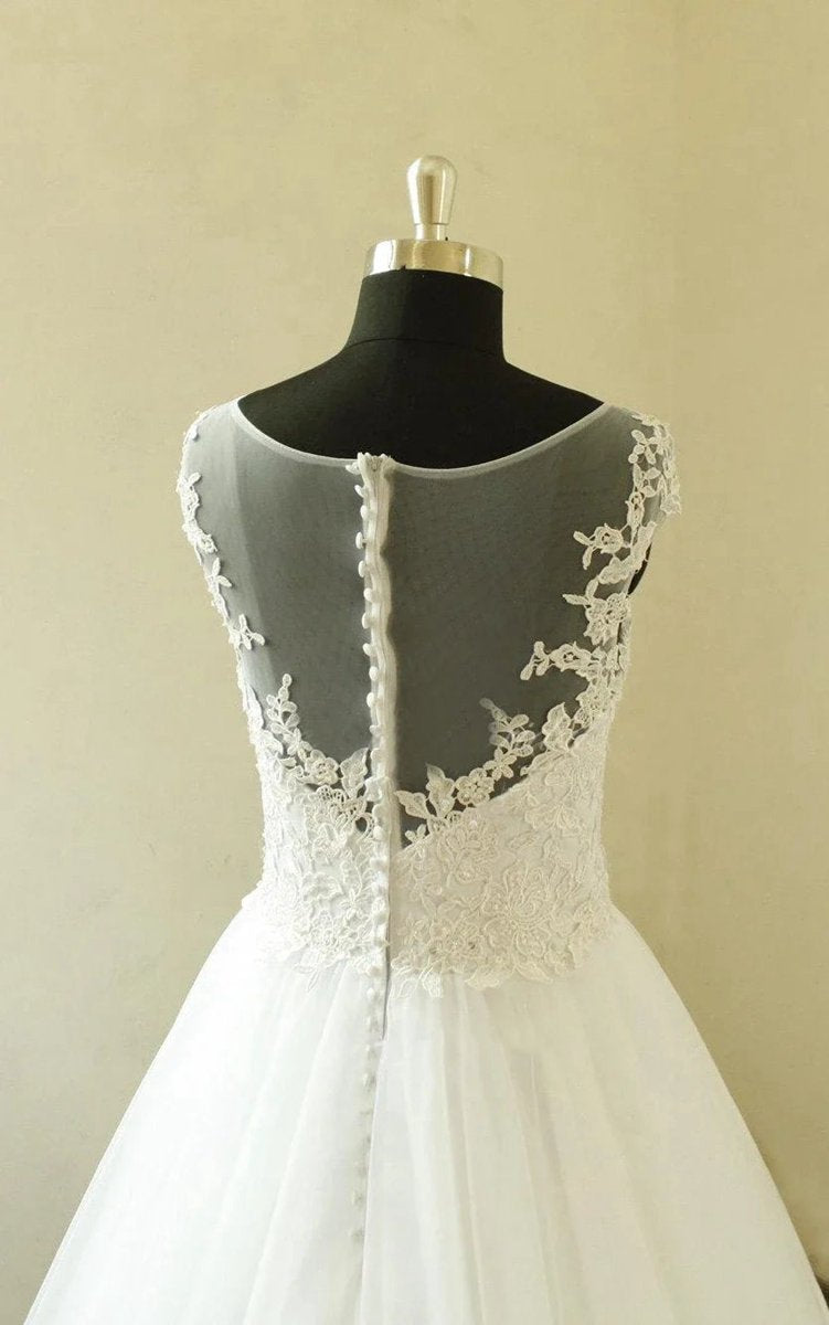 Cap Sleeve A-line Lace Appliques Beading Zipper Tulle Wedding Dresses