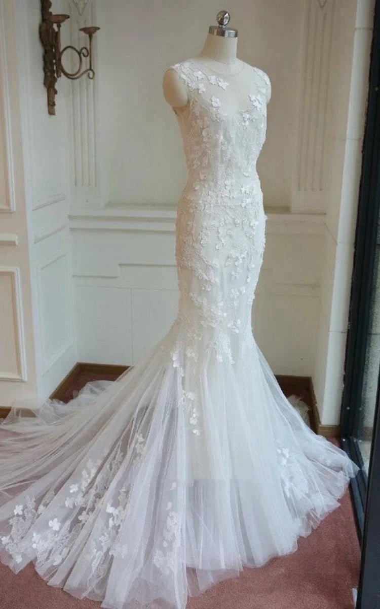 Mermaid Sleeveless Lace Appliques Covered-Button Tulle Wedding Dresses