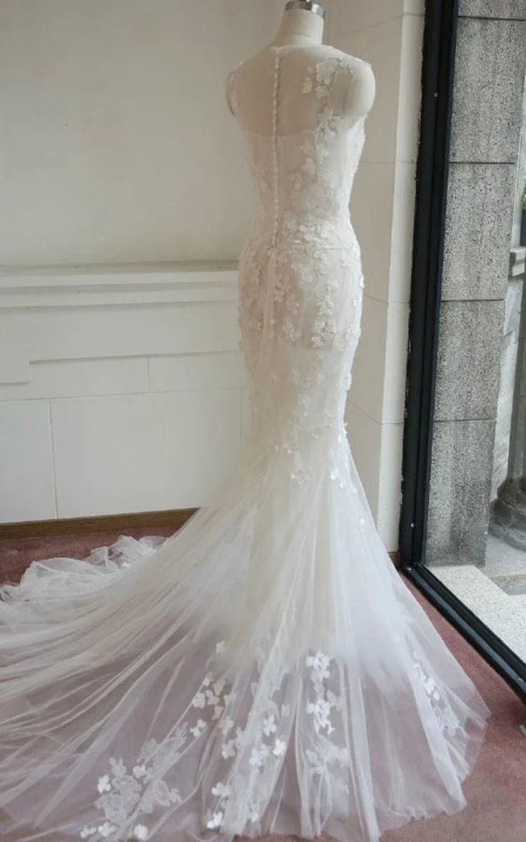Mermaid Sleeveless Lace Appliques Covered-Button Tulle Wedding Dresses