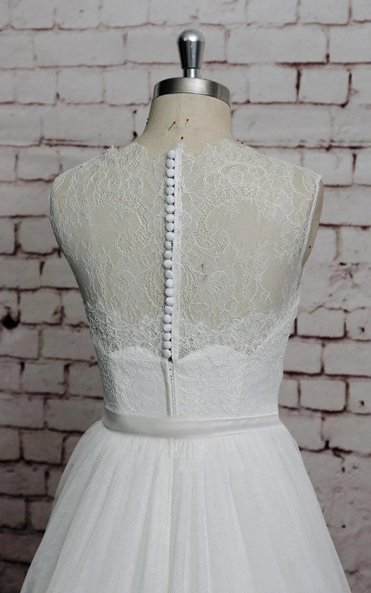 Princess Sleeveless A-line Tulle Long Wedding Dresses with Sash