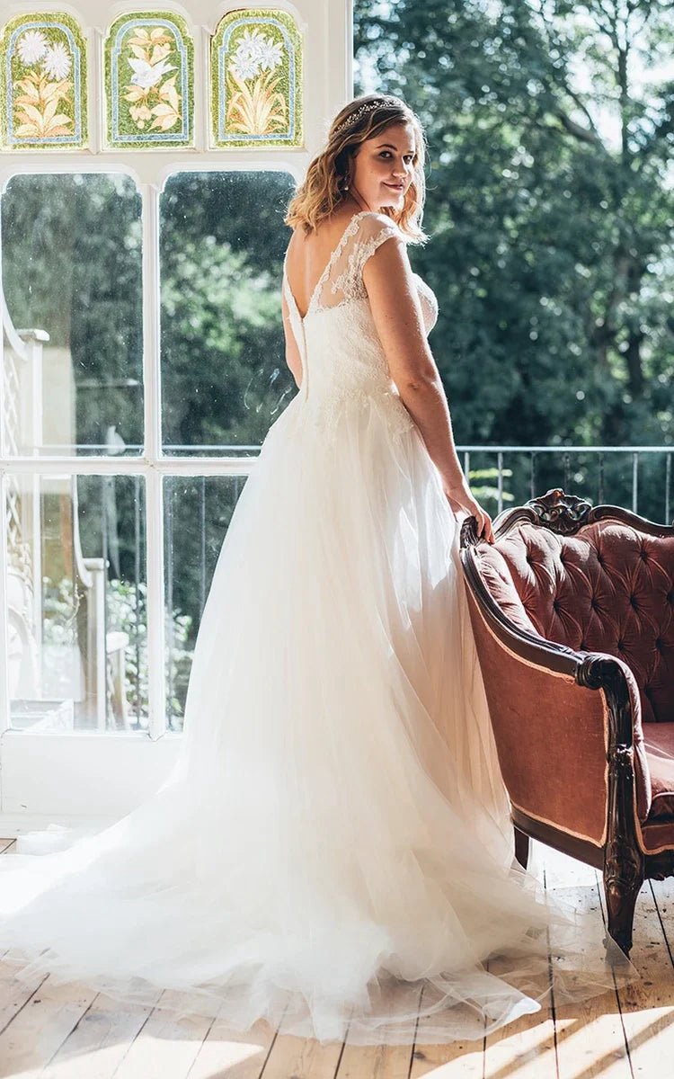 A-line Scoop Neck Short Sleeve Tulle Low-V Back Waist Jewellery Wedding Dresses