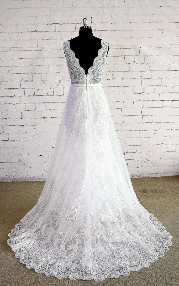 V-Neck Sleeveless Lace Appliques A-line Sweep Train Zipper Wedding Dresses