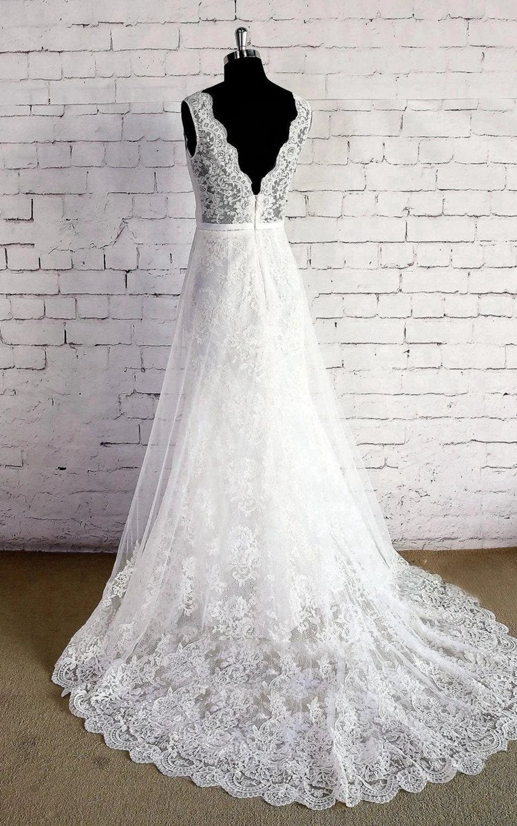 V-Neck Sleeveless Lace Appliques A-line Sweep Train Zipper Wedding Dresses