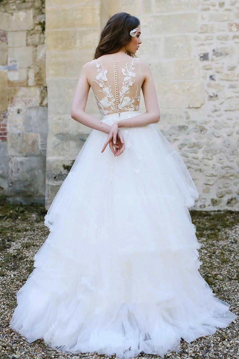 Tulle A-line Sleeveless Illusion V-Neck Appliqued Wedding Dresses