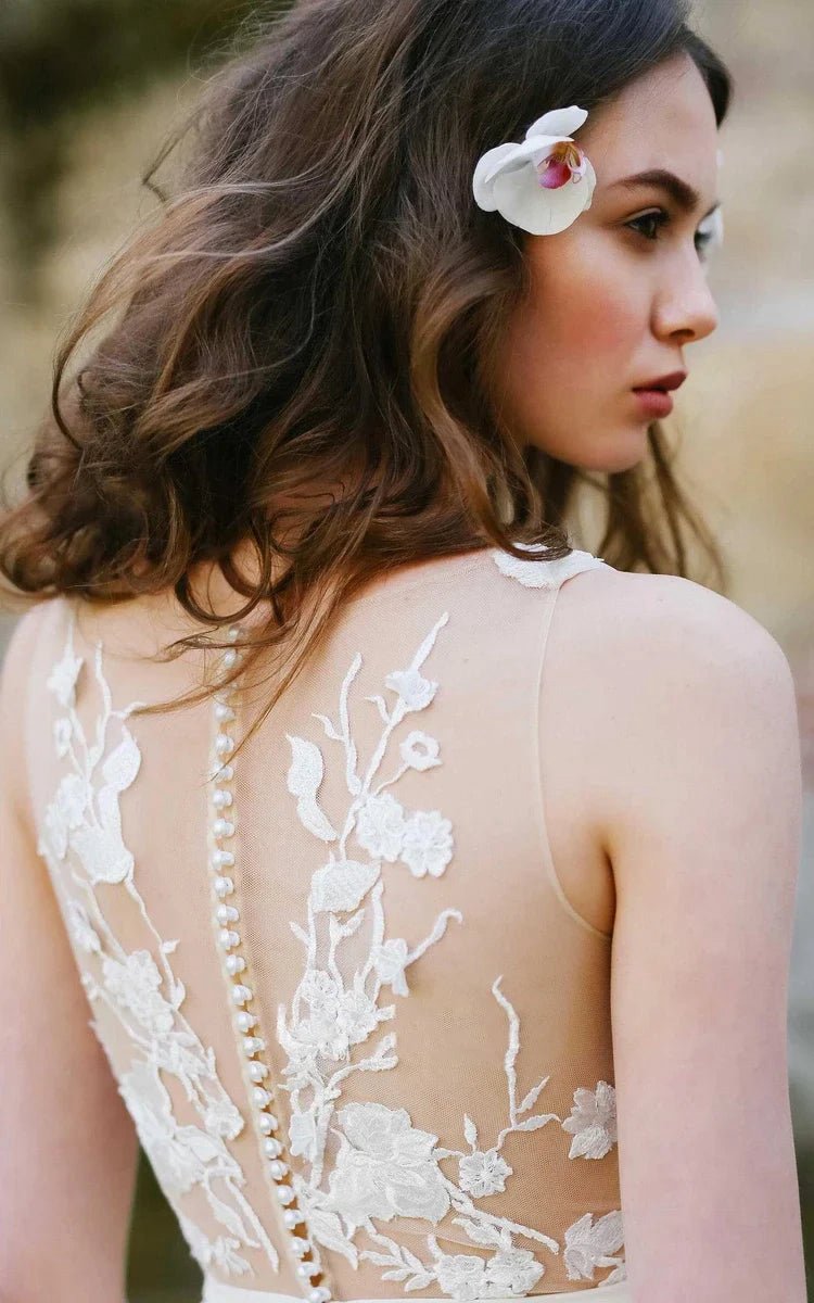 Tulle A-line Sleeveless Illusion V-Neck Appliqued Wedding Dresses