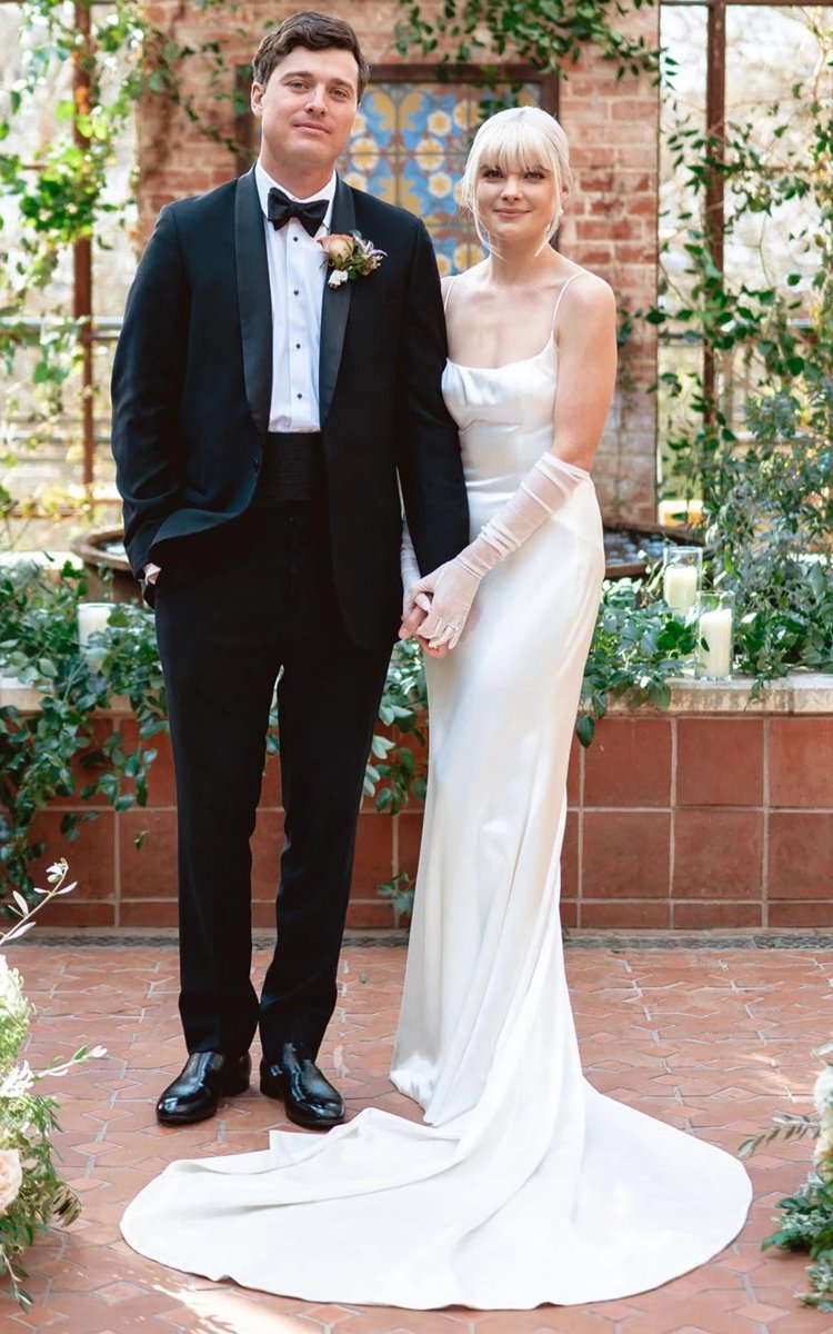 Modern Mermaid Spaghetti Charmeuse Wedding Dresses with Chapel Train And Tie d Back