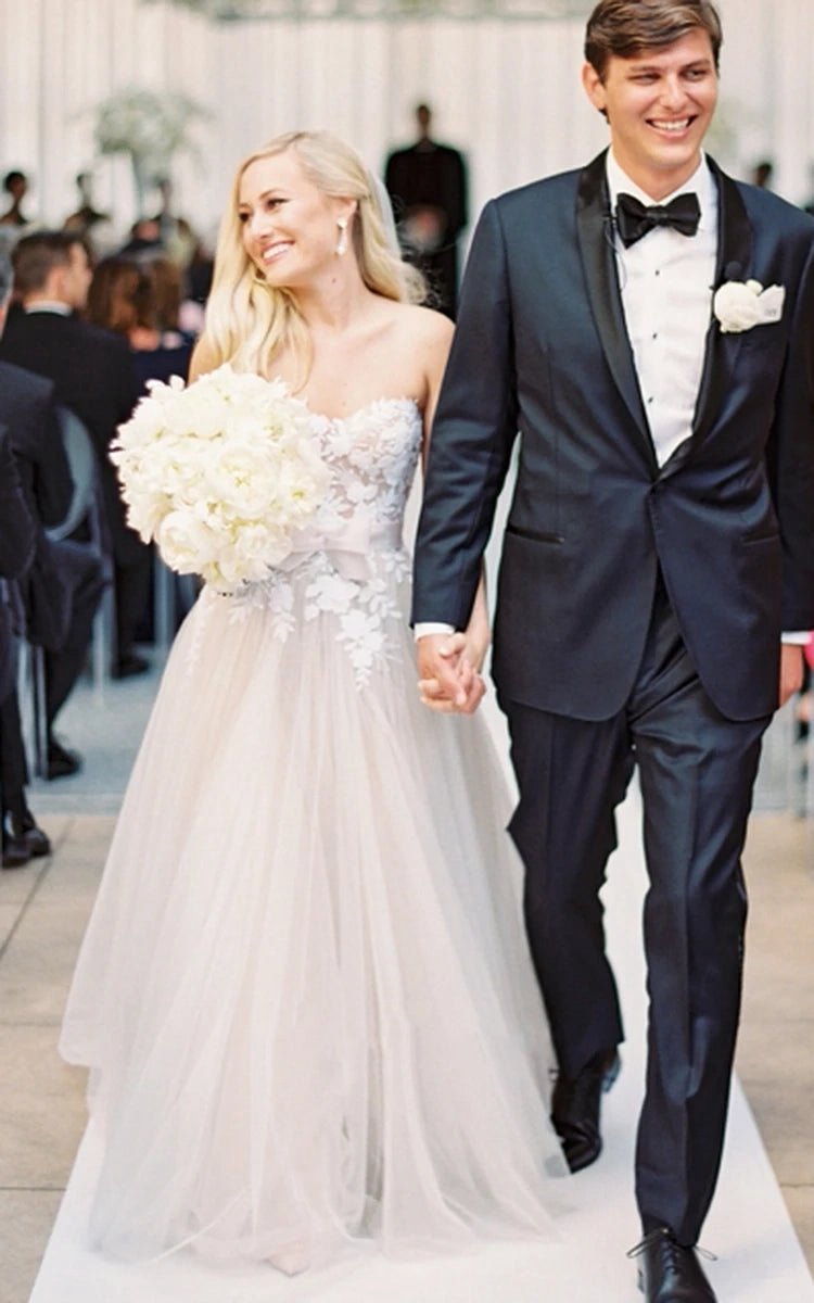 Ethereal A-line Beach Tulle Wedding Dresses with Spaghetti Straps And Open Back