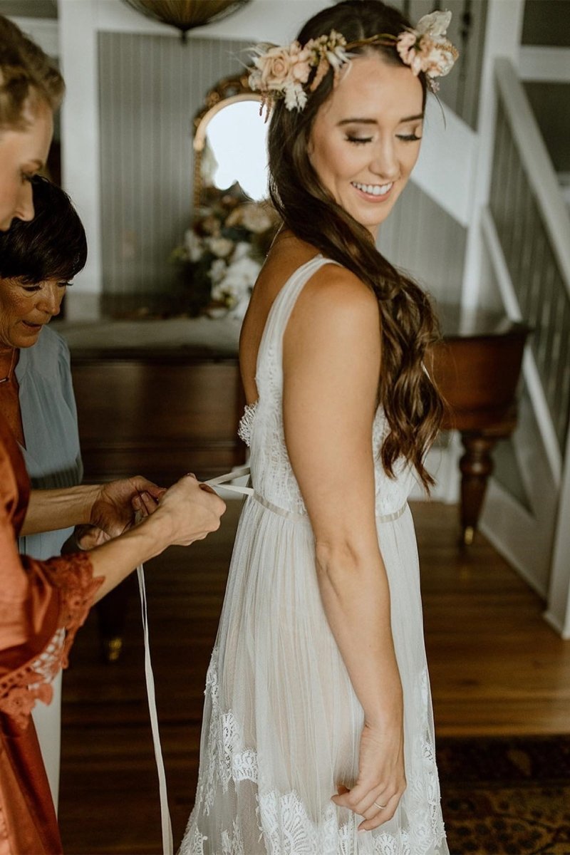 Boho V-Neck Lace Tulle Wedding Dresses