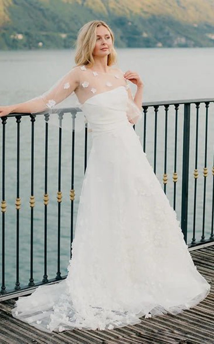 Adorable A-line Tulle Wedding Dresses with Appliques And Square Neckline