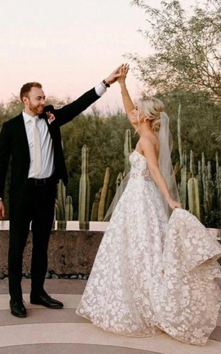 Bohemian A-line Sweetheart Garden Lace Wedding Dresses with Open Back And Appliques