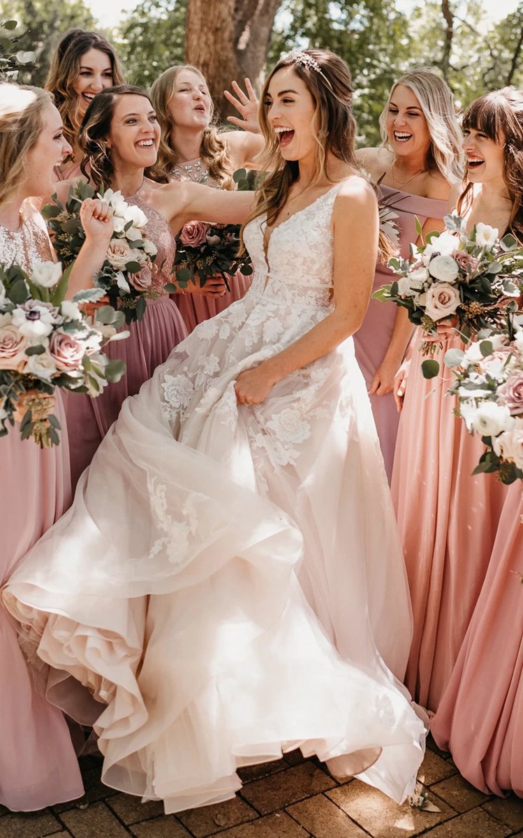 Adorable A-line Lace Wedding Dresses with Appliques And Illusion Deep-V Back