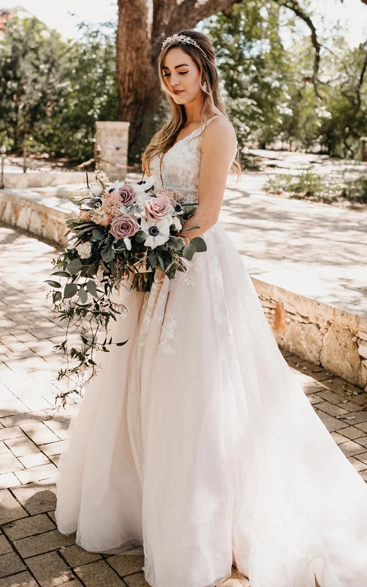 Adorable A-line Lace Wedding Dresses with Appliques And Illusion Deep-V Back