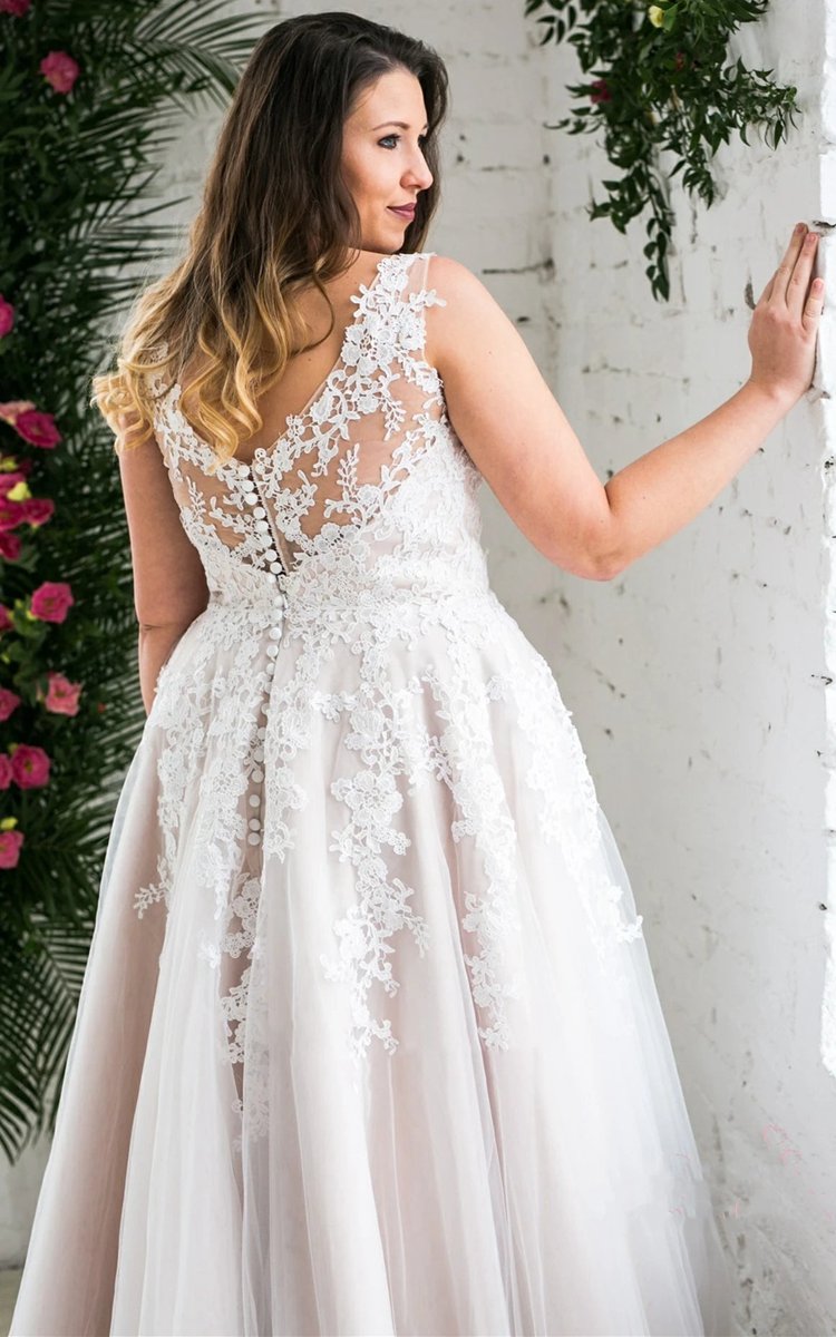 A-line Romantic Tulle Plunging Neckline Wedding Dresses with Appliques