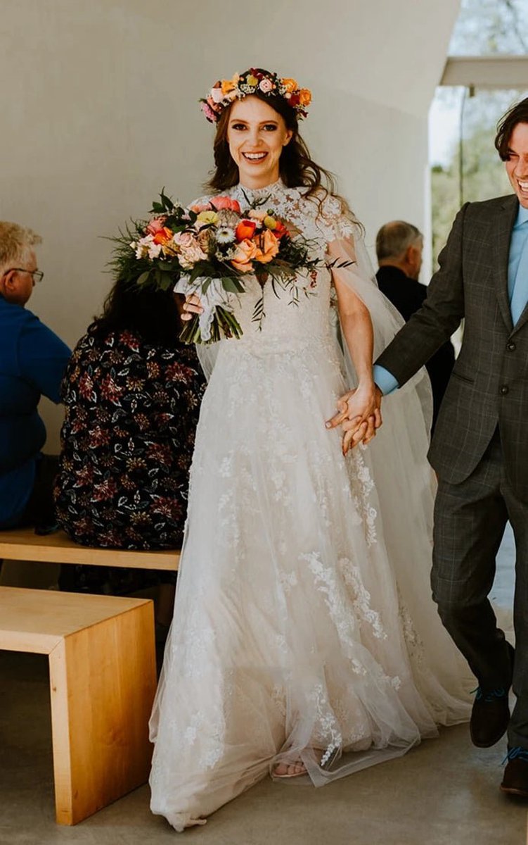 A-line V-Neck Lace Modern Wedding Dresses Short Sleeves with Appliques