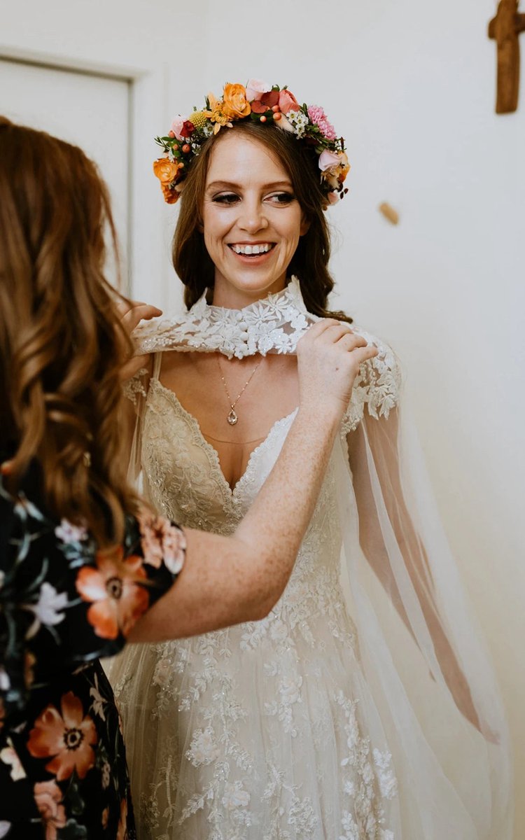 A-line V-Neck Lace Modern Wedding Dresses Short Sleeves with Appliques