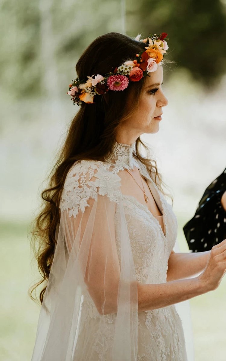A-line V-Neck Lace Modern Wedding Dresses Short Sleeves with Appliques