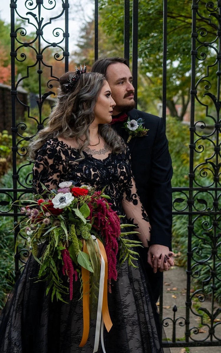 Modern Gothic Boho Lace Wedding Dresses Vintage Unique A-line Long Sleeve Bridal Gown with Court Train