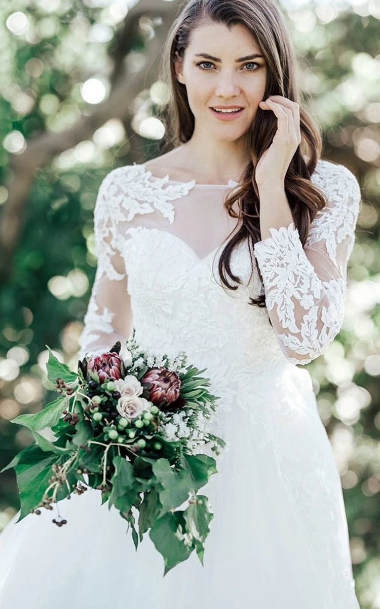 Vintage Lace Tulle Bateau Ball Gown Court Train Wedding Dresses with Appliques