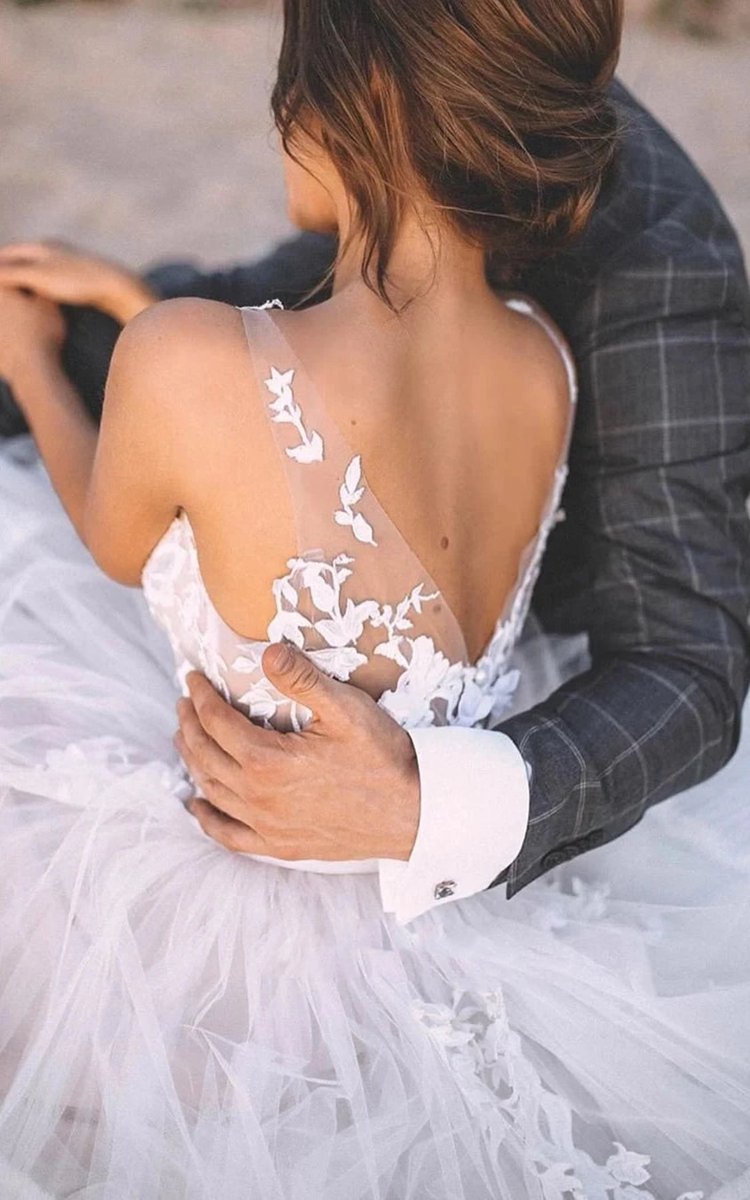 A-line V-neck Lace Tulle Sleeveless Wedding Dresses with Appliques