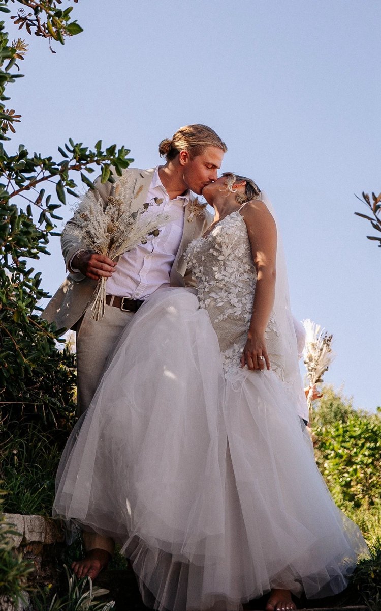 Beach Mermaid Lace Wedding Dresses with Tull Court Train V-neck Open Back
