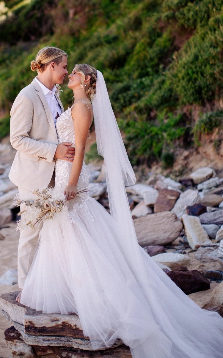 Beach Mermaid Lace Wedding Dresses with Tull Court Train V-neck Open Back