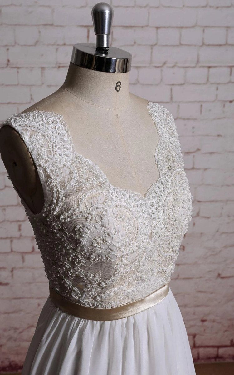 V-Neck Long Chiffon Bridal Gown with Lining of the Bodice