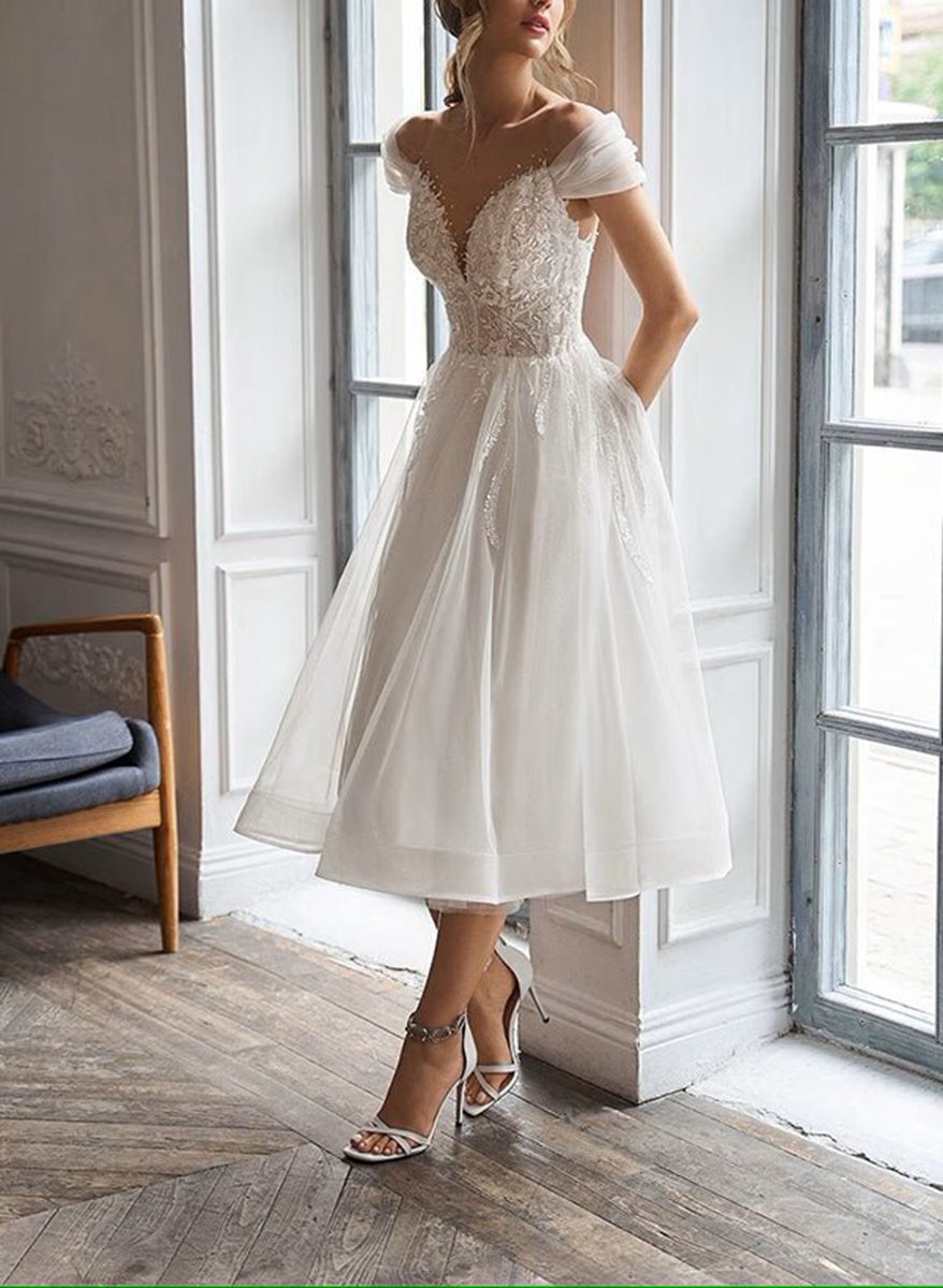 A-line Sweetheart Long Sleeves Elegant Tulle Wedding Dresses with Appliques Lace