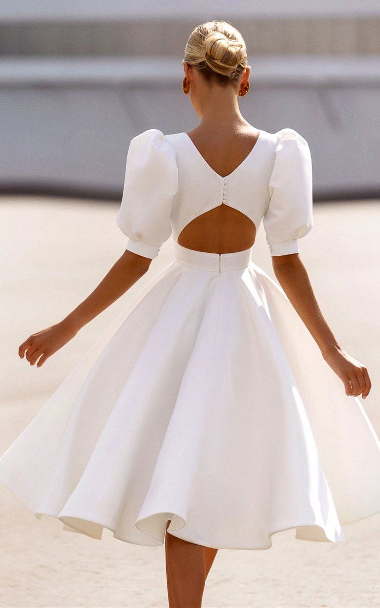 Elegant Bateau A-line Satin Knee-length Wedding Dresses