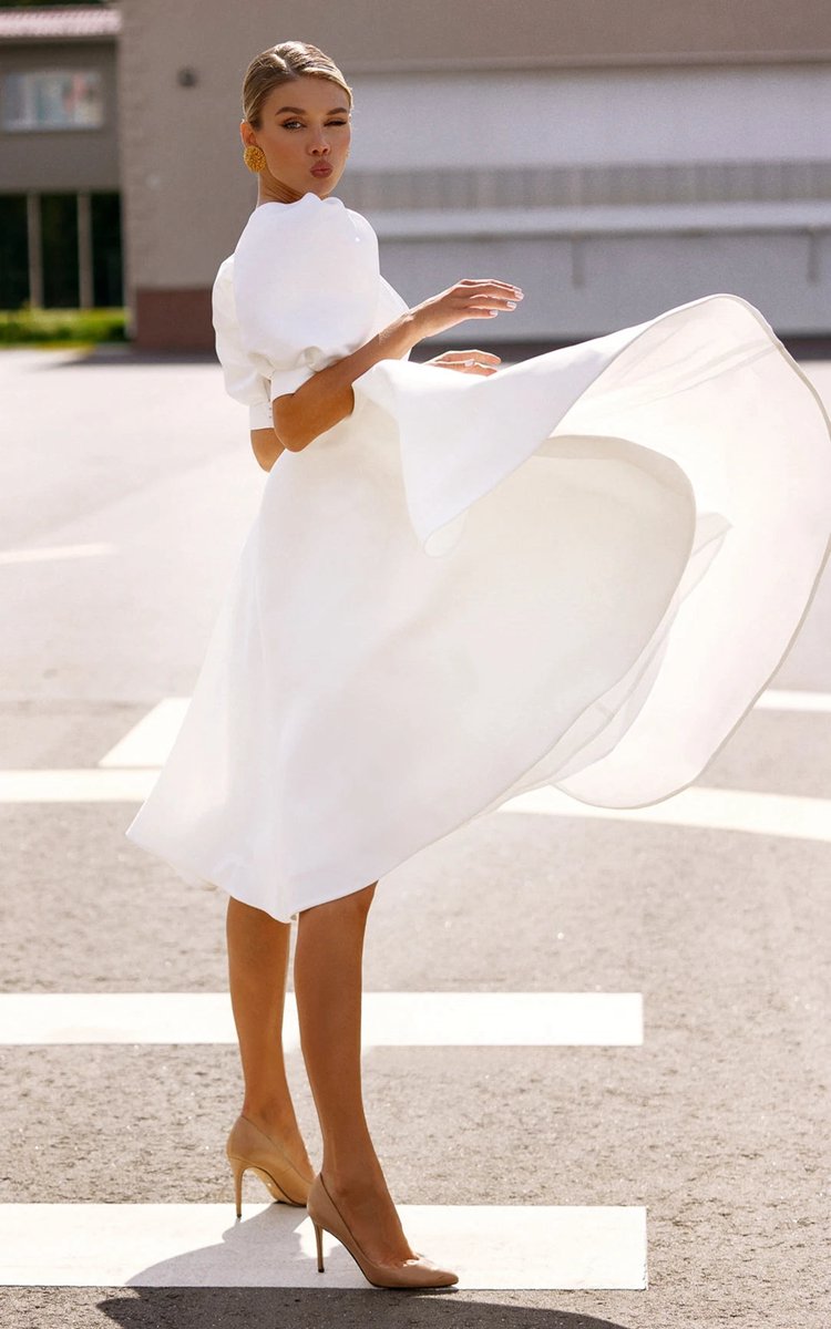 Elegant Bateau A-line Satin Knee-length Wedding Dresses