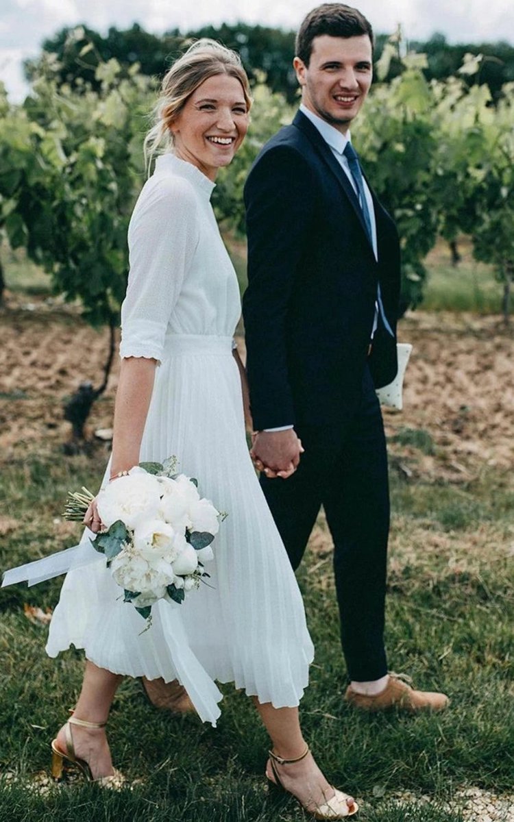 Vintage Modest Long Sleeve Wedding Dresses with Pleats Simple Tea-length A-line High Neck