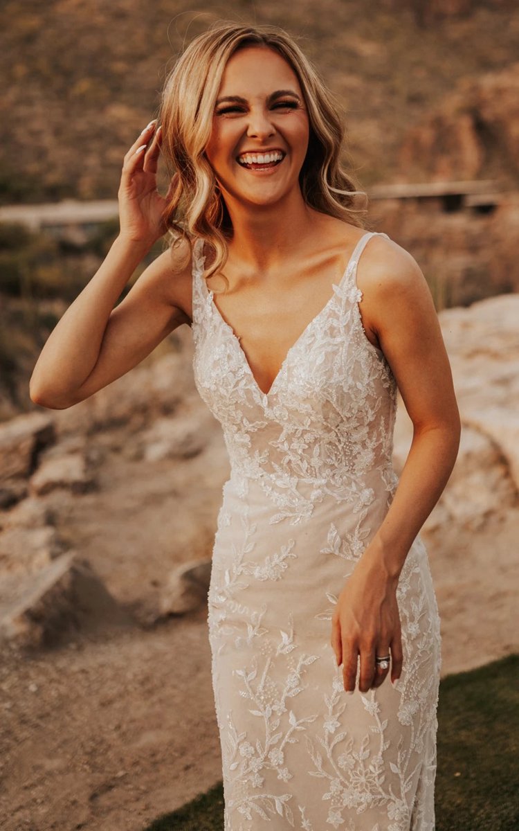 Mermaid V-neck Lace Sleeveless Wedding Dresses with Sweep Train Simple Elegant Ethereal Country Garden