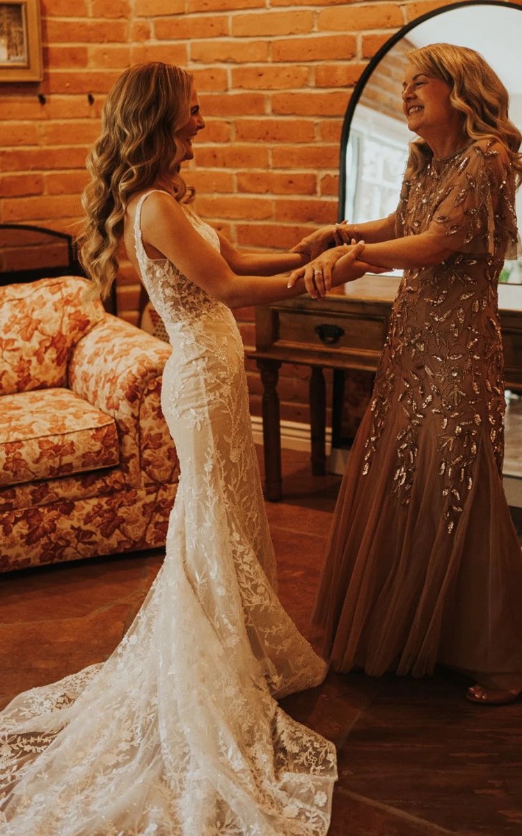 Mermaid V-neck Lace Sleeveless Wedding Dresses with Sweep Train Simple Elegant Ethereal Country Garden
