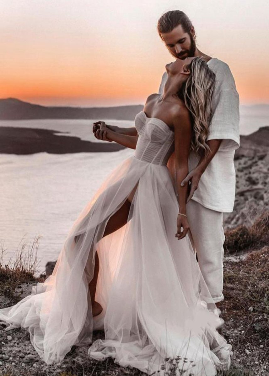 Romantic A-line Sweetheart Tulle Beach Wedding Dresses with Slit