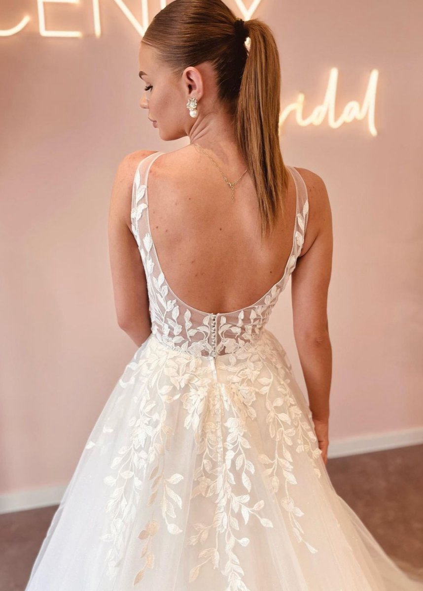 Elegant A-line V Neck Tulle Wedding Dresses with Appliques