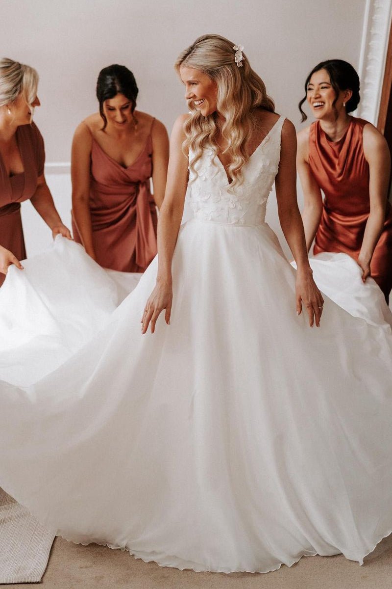 Elegant A-line V Neck Chiffon Wedding Dresses with Appliques