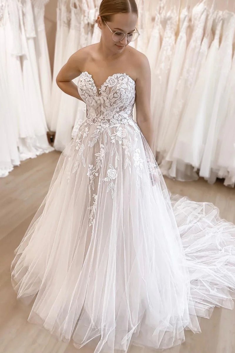 Charming A-line Sweetheart Tulle Wedding Dresses with Lace