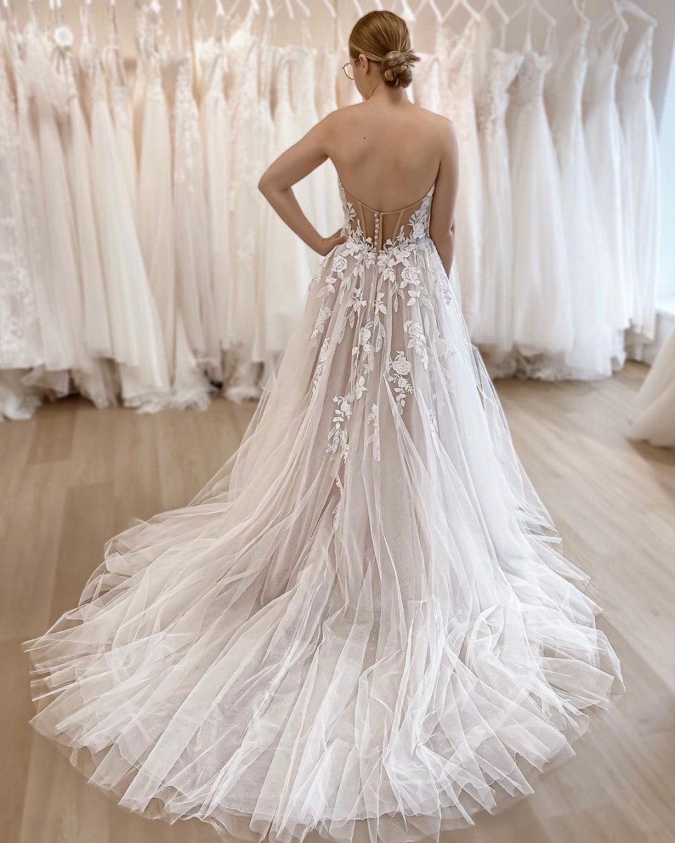 Charming A-line Sweetheart Tulle Wedding Dresses with Lace