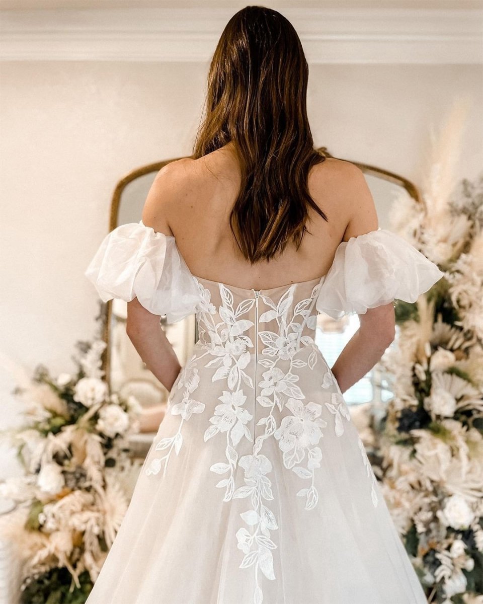 Cute A-line Sweetheart Tulle Wedding Dresses with Lace